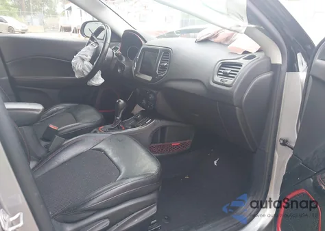 2019 Jeep Compass Trailhawk 4X4 z USA, uszkodzony, nr VIN 3C4NJDDB9KT739654